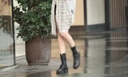 小姐姐买伞,小姐姐的伞下邂逅
