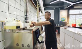 汉产炒菜机器人“掌勺”纽约市长宴席 湖北智造美食真“香”2025年6月24日重庆歌乐山辣子鸡