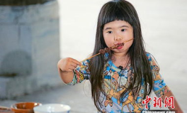 小姐姐喜欢吃肉图片带字,肉食控小姐姐的美食世界