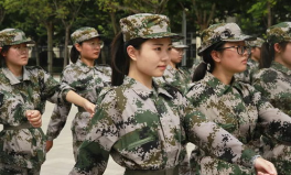 军训小姐姐流汗,军训小姐姐的汗水瞬间